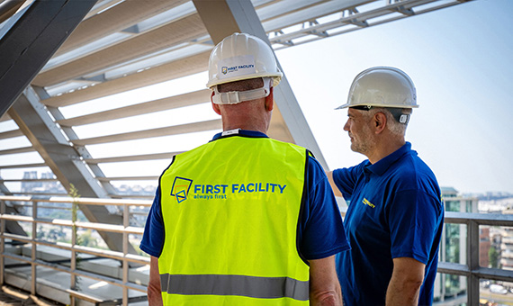 First Facility | Dohľad a komunikácia s externými poskytovateľmi služieb